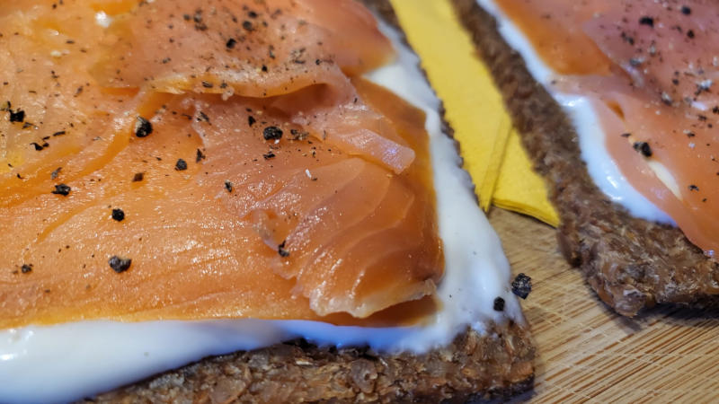 Tartine proteiche al salmone e Philadelphia