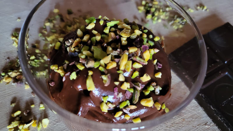 Mousse proteica al cioccolato e avocado