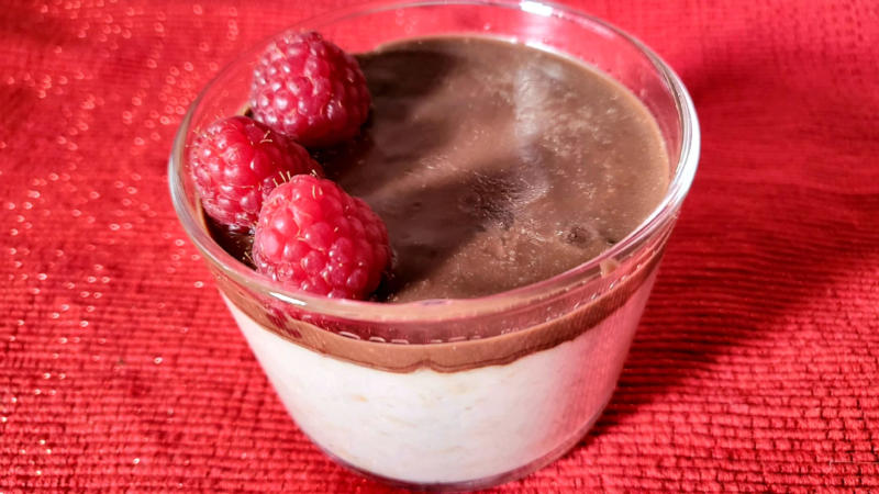 Overnight oats proteico alla nocciola e lamponi