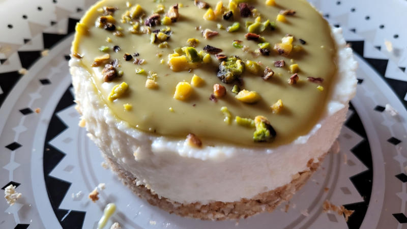 Cheesecake proteica alla ricotta e pistacchio