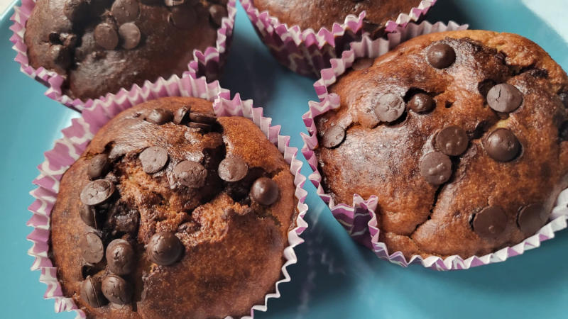 Muffin proteici alla cannella e cioccolato