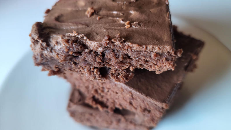 Brownies proteici con fagioli rossi e ganache allo yogurt