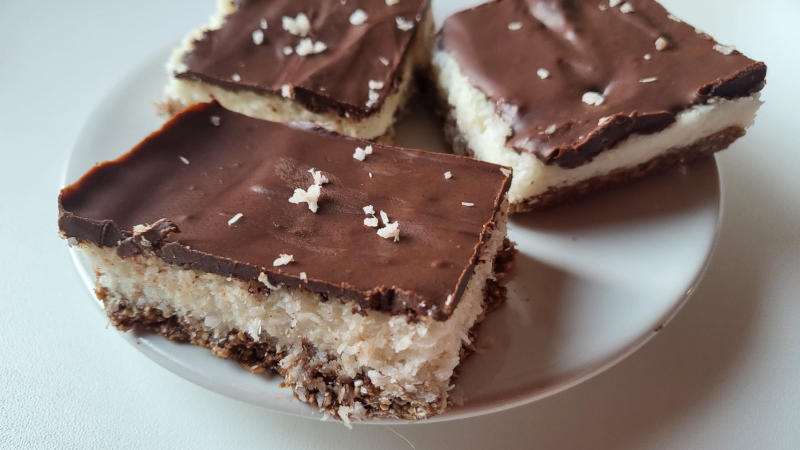 Barrette proteiche al cocco e cioccolato