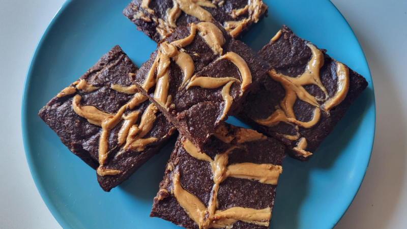 Brownies proteici al cioccolato e burro d'arachidi