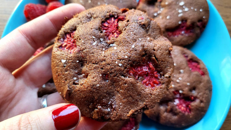 Cookies di avena al cioccolato e lamponi