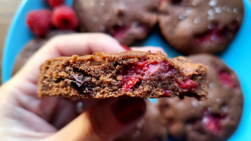 Cookies di avena al cioccolato e lamponi